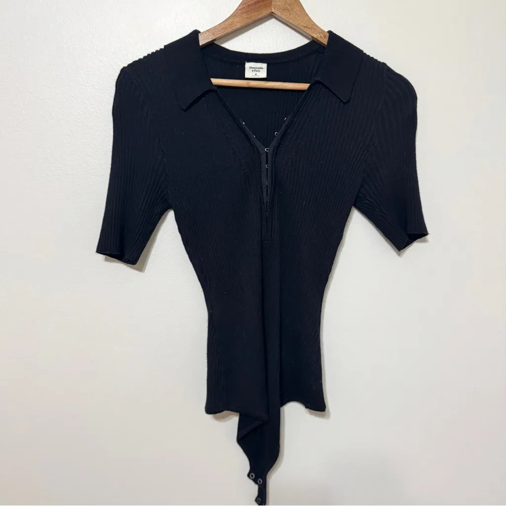 Abercrombie & Fitch Knit Ribbed Hook-and-Eye Short-Sleeve Bodysuit Size Medium - Image 2