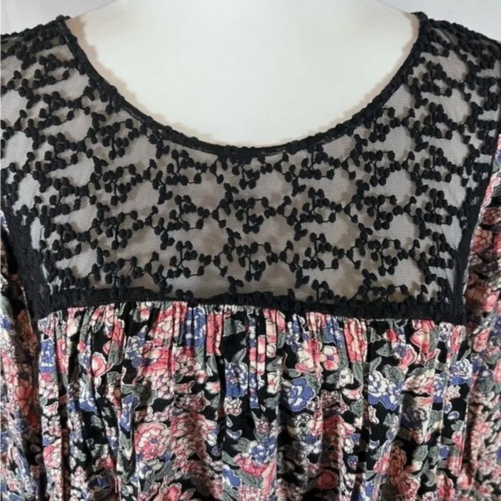 En Creme lace yoke cross back floral tunic top size medium - Image 2