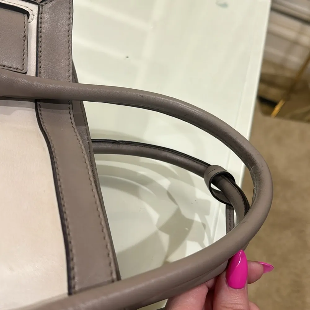 Michael Kors large Hamilton two tone leather bag. Very good condition - Image 12