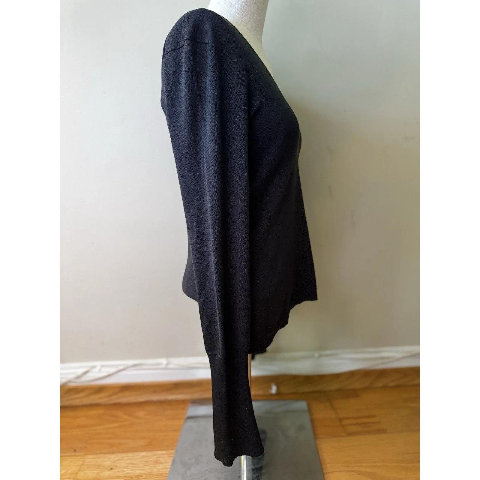 Banana Republic Stretch Women's Long Sleeve V-neck Silk Blend Sweater Black S - Image 4