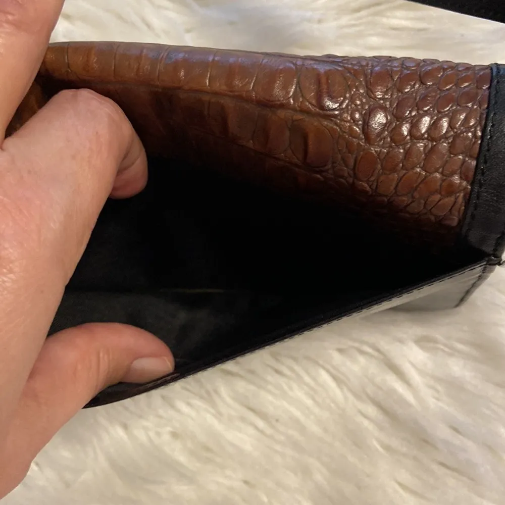 VINTAGE BRAHMIN SMALLER PURSE COLOR BROWN/ BLACK DIMENSION IN PHOTOS - Image 14