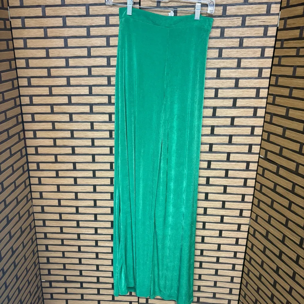 Yellow Cabbage Green Two Piece Outfit Size Small - Image 6