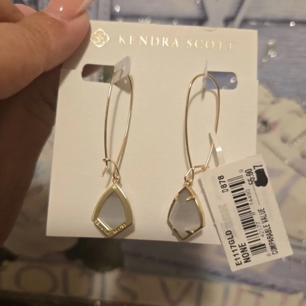 Kendra Scott Signature Carinne Gold Plated
Slate Cats Eye Earrings - Image 4