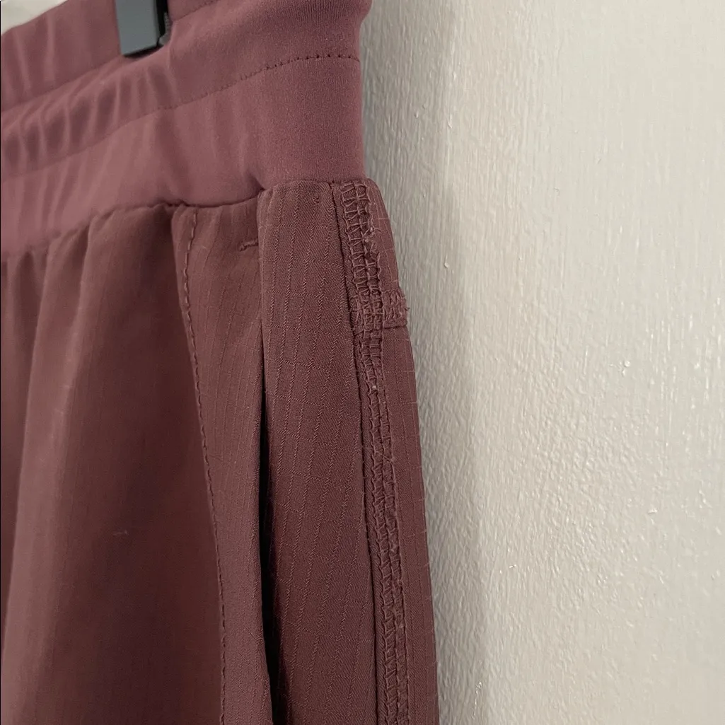 VUORI Summits Woven Jogger Pants in Fig Size L - Image 10