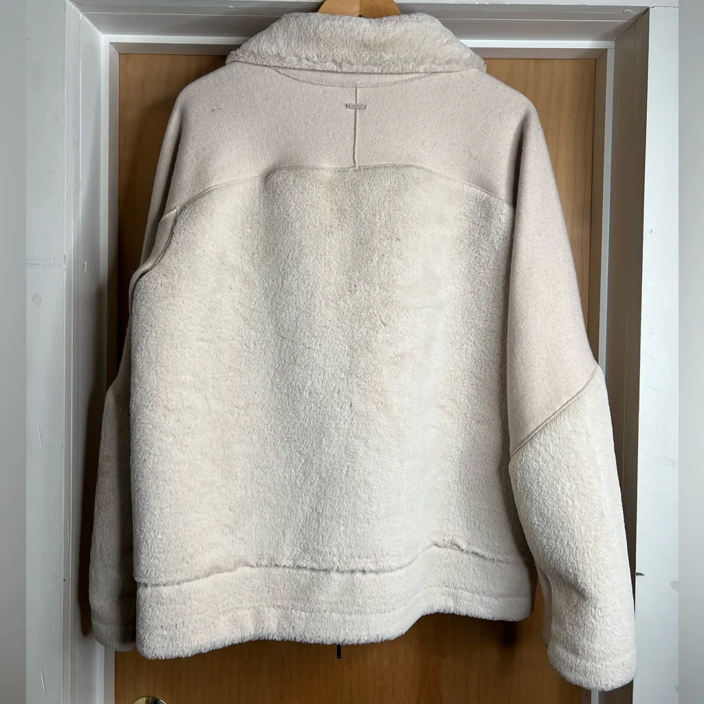 Armani Jeans Women’s Cream Fleece Jacket with Buckle Accents. Size: Xtra Large Size XL - Image 3