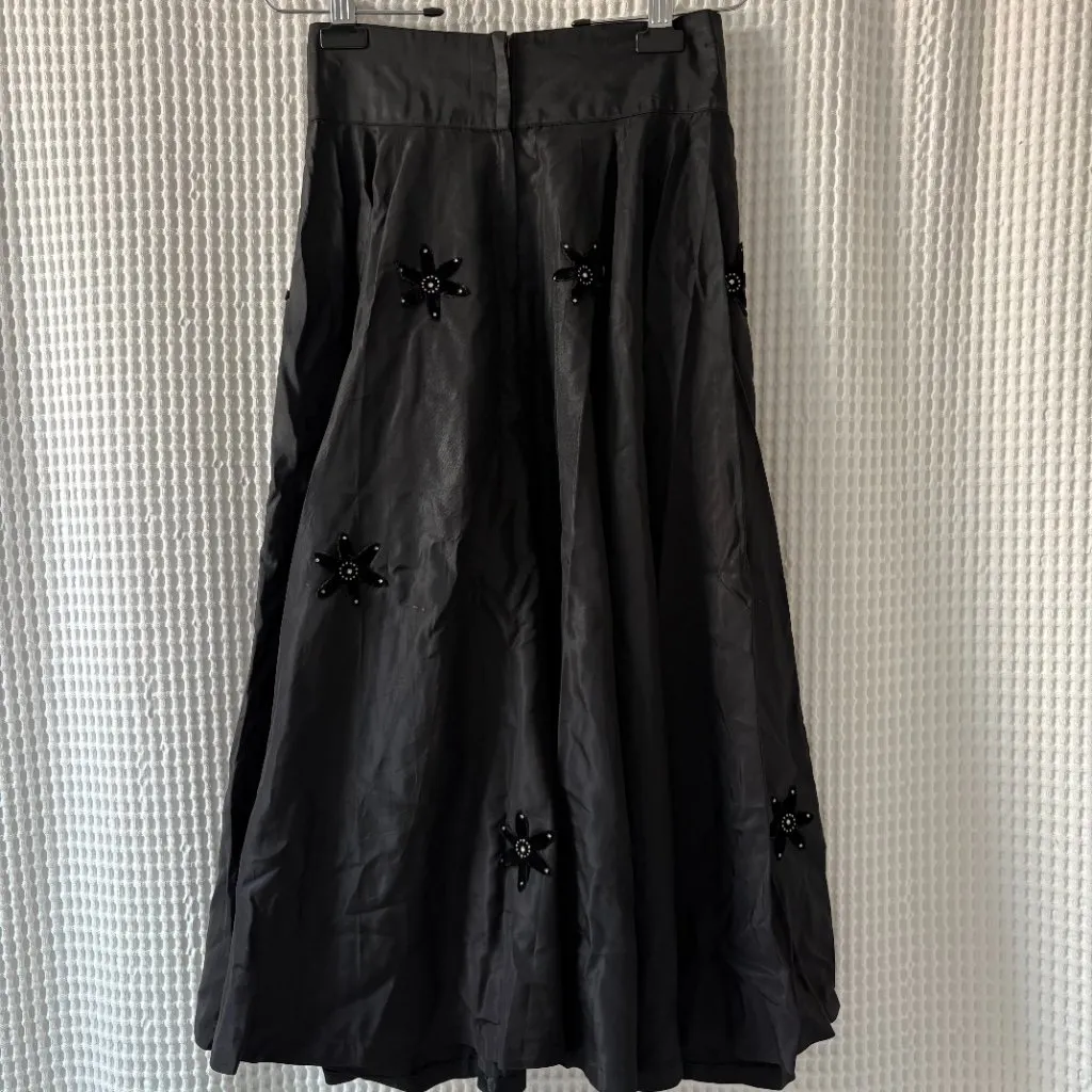 Vintage black taffeta skirt with velvet floral appliqués contemporary size 4 - Image 3