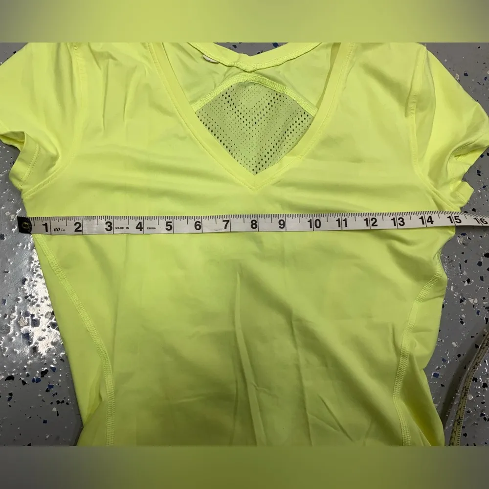 Under Armour Shirt Womens XS Yellow Short Sleeve Tshirt Performance‎ Stretch - Image 8