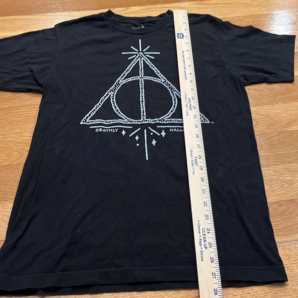 HARRY Potter Deathly Hallows short sleeve shirt size medium. - Image 5