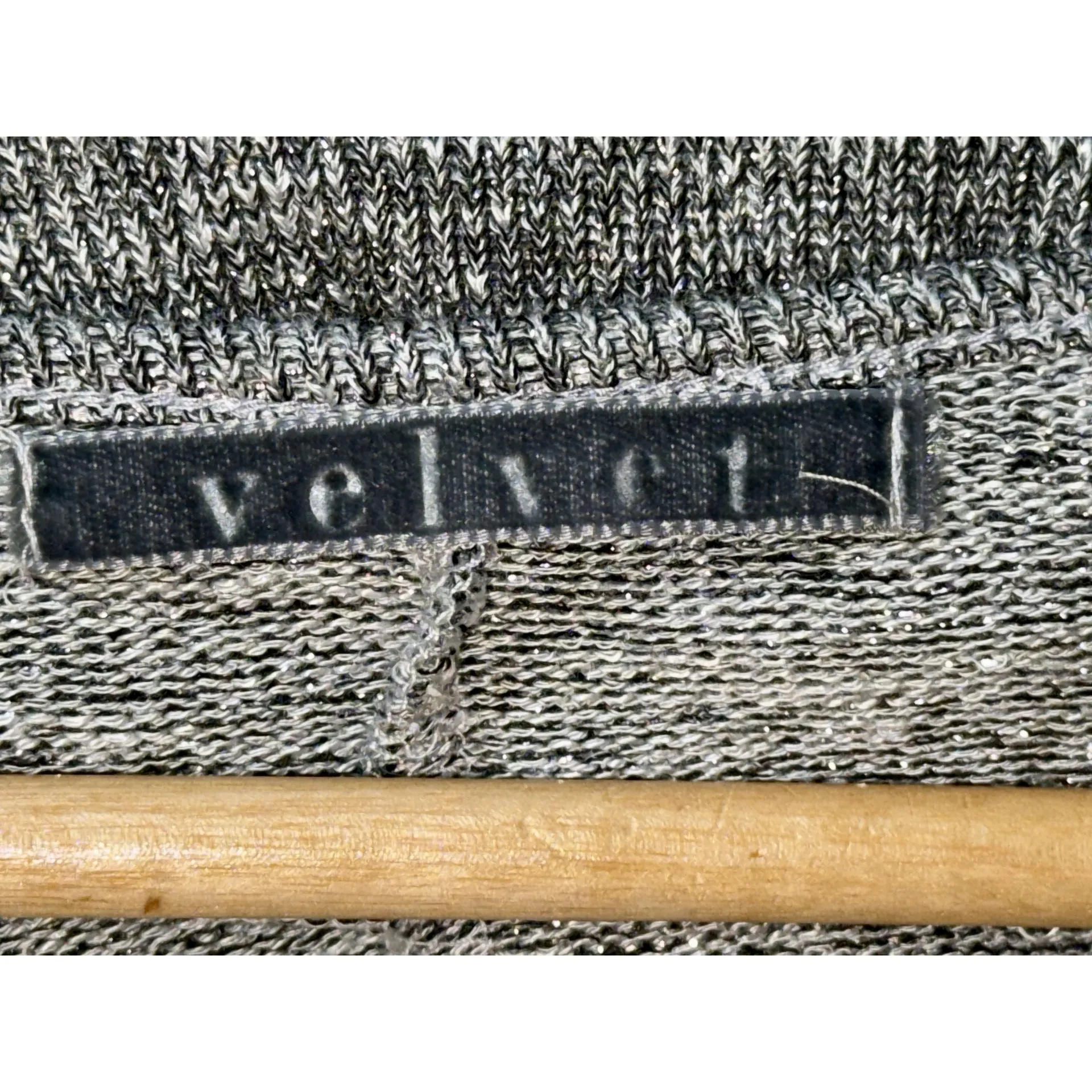 NEW Velvet Anthropologie Heathered Gray Knit V-Neck Long Sleeve Sweater Size M - Image 5