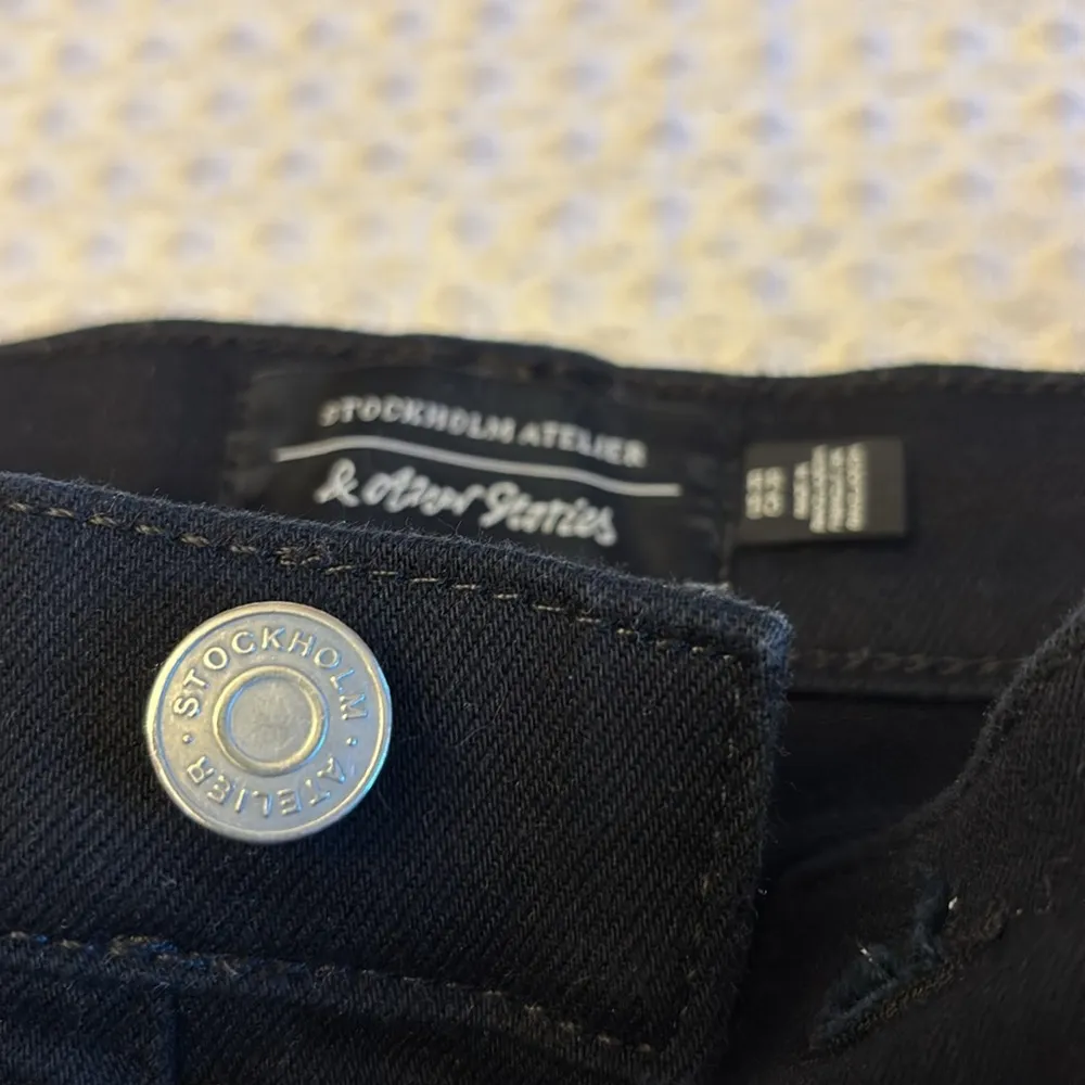 STOCKHOLM ATELIER & Other Stories  10 Black Wide Crop Ankle Jeans - Image 8