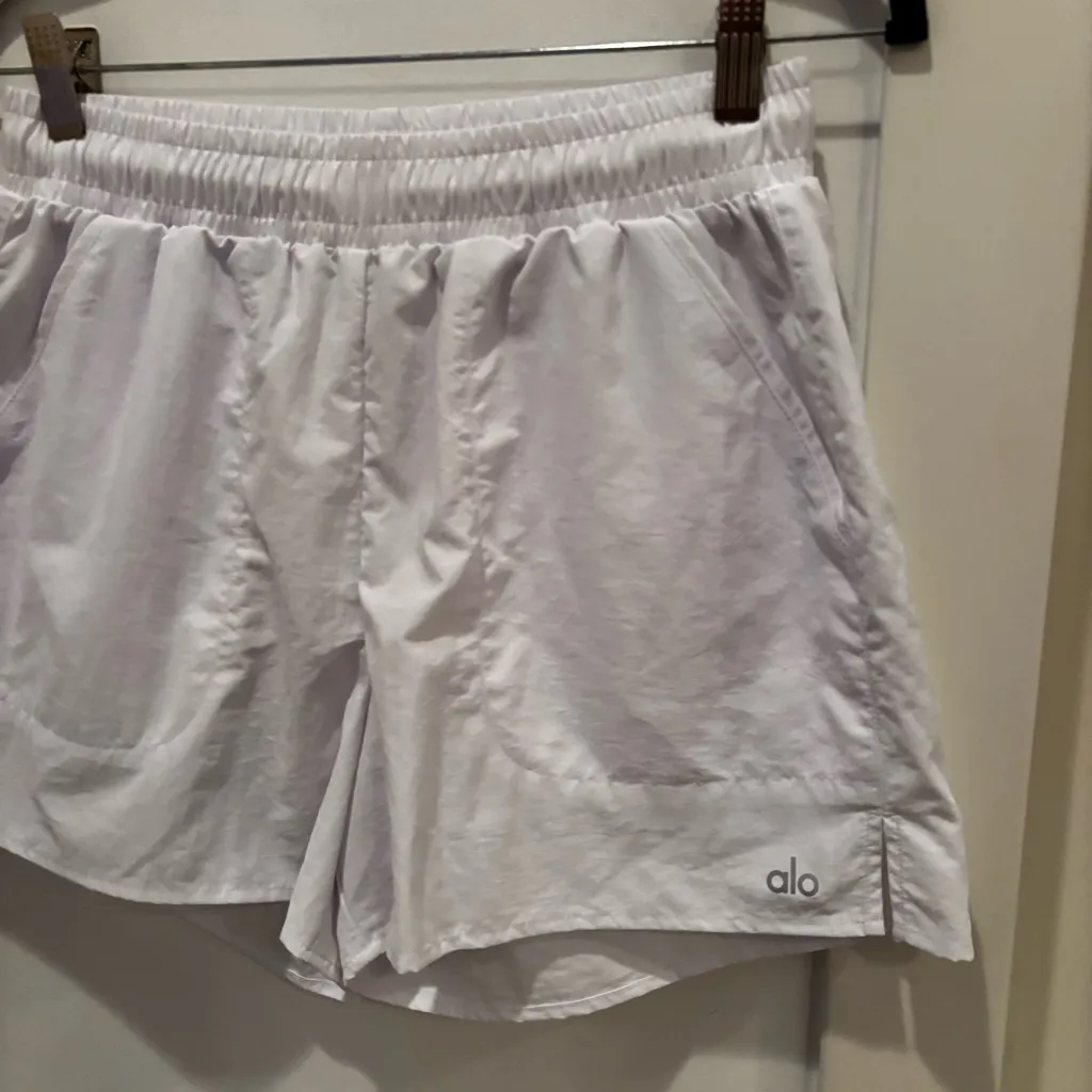 ALO Yoga Alumni White Shorts 3" Inseam Pockets Drawstring Women's Size Small - Image 3