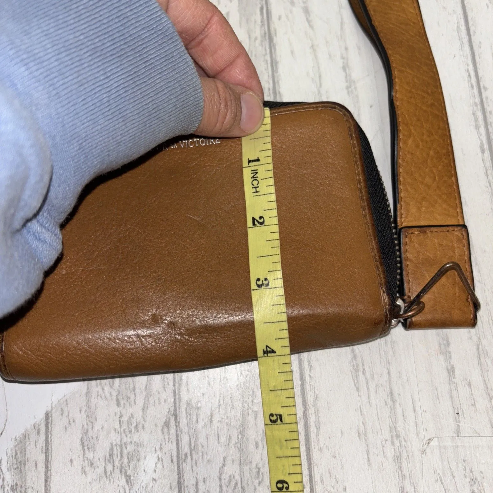 Pour La Victoire Leather Wristlet - Image 5