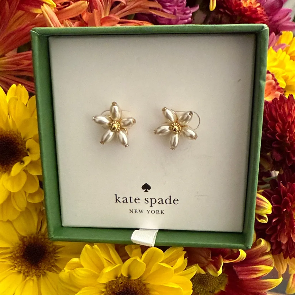 Kate Spade New York Fresh Squeeze Floral Pearl Earrings with Gold Details New - Image 4