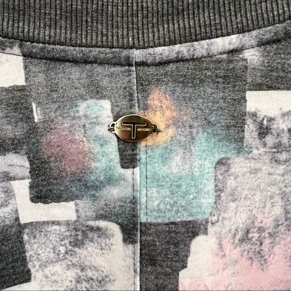 Tahari Sport Abstract Sweatshirt. Size Medium. - Image 7