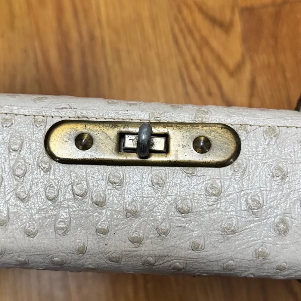 Cream Tote Bag with Textured Pattern and Structured Shape - Image 7