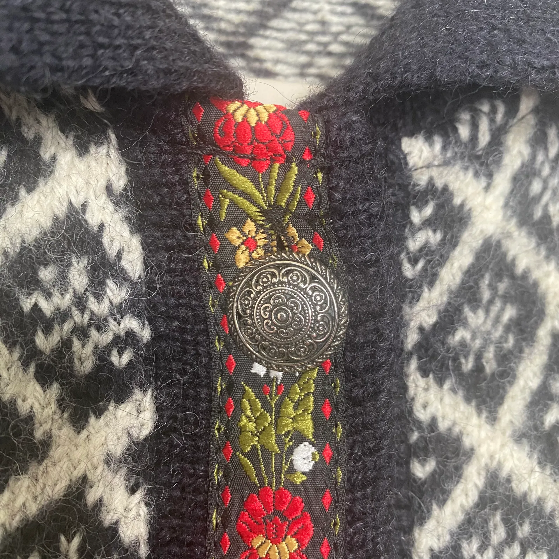 Alps Vintage  Snowflake Pattern 100% Wool Cardigan Sweater - Image 4