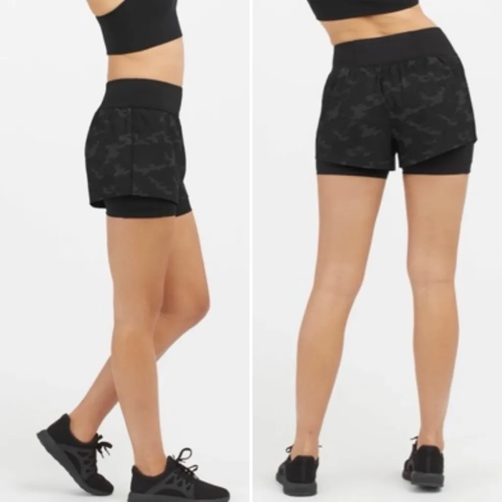 Spanx  Get Moving Camo 2-in-1 Athletic Shorts Black Size Large💛 - Image 2