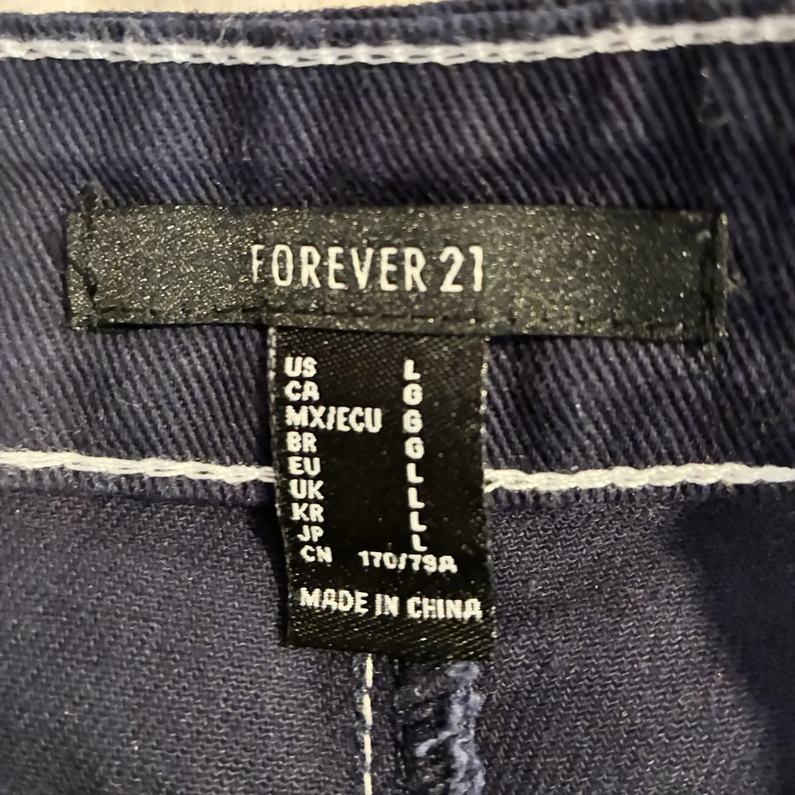 Forever 21‎ Navy Blue Utility Shorts Patch Pockets Contrasting Stitching Size L - Image 4