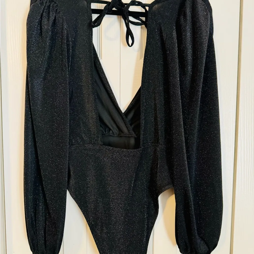 SHEIN Deep V Neck
Backless Bodysuit
Black / 4(S) - Image 3