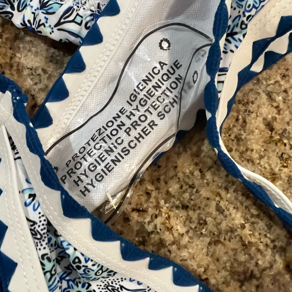 CoMMENSE Floral Contrast Triangle Bikini Set
COLOR - Image 6