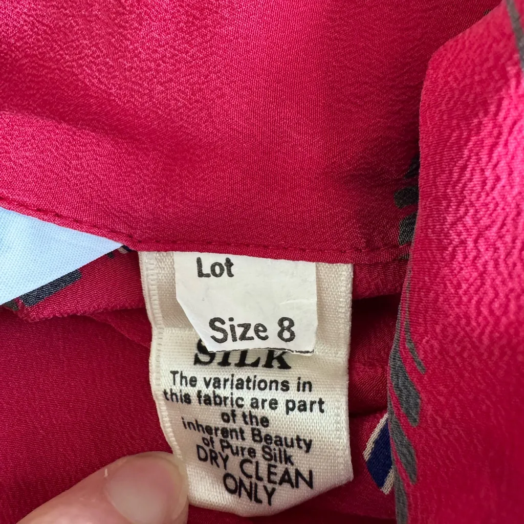 Vintage Ernst Strauss Red Silk Graphic Printed Tie Neck Puff Sleeve Blouse Sz 8 - Image 9