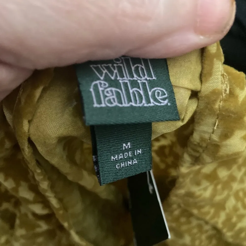 FINAL MARKDOWN FLOCKED wild fable tie front shrug medium NWT - Image 3