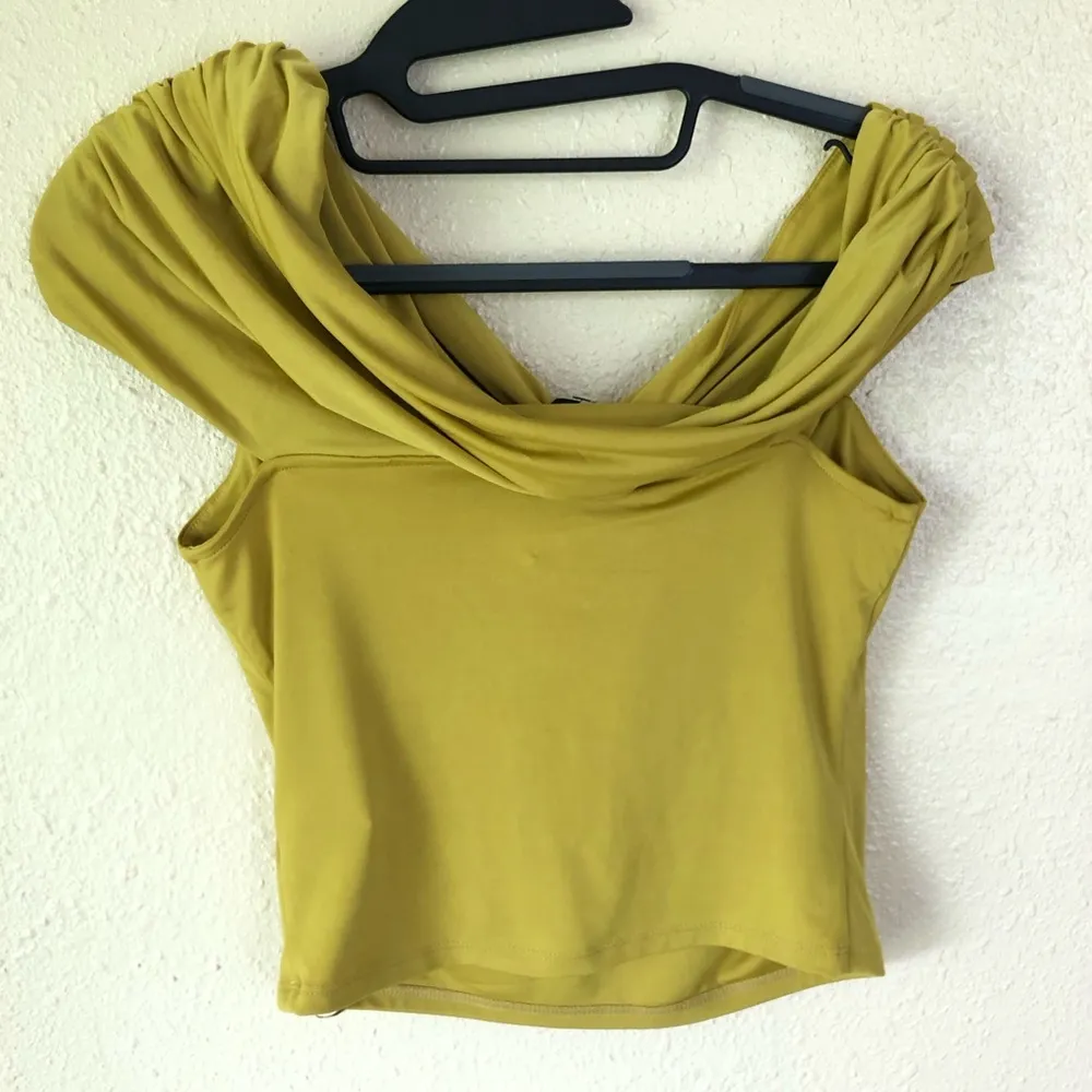 NEW Express Body Contour Compression Silky Twist Mustard S - Image 7