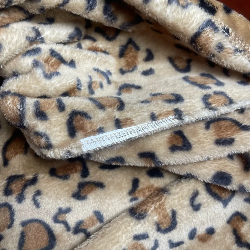 THROWZY Marlo Lorenz Oversized Hooded Boho Poncho Fleece Wearable Blanket OS Tan Size XXL - Image 9