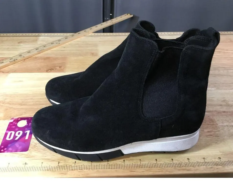 C La Canadienne Newport Women's Black Suede Waterproof Casual Chelsea Boot Size 9 - Image 4
