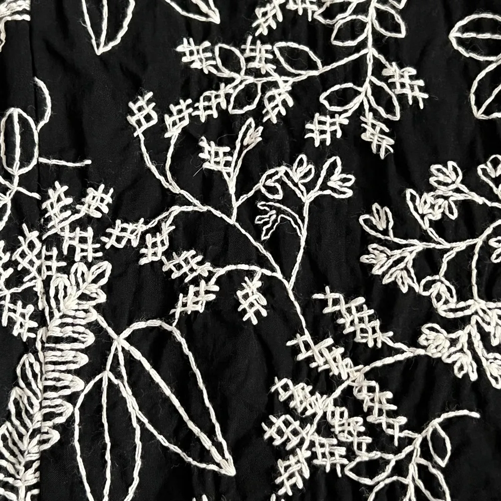 Zara Blogger Favorite Black and White Embroidered Floral Straight Leg Pants | S - Image 5