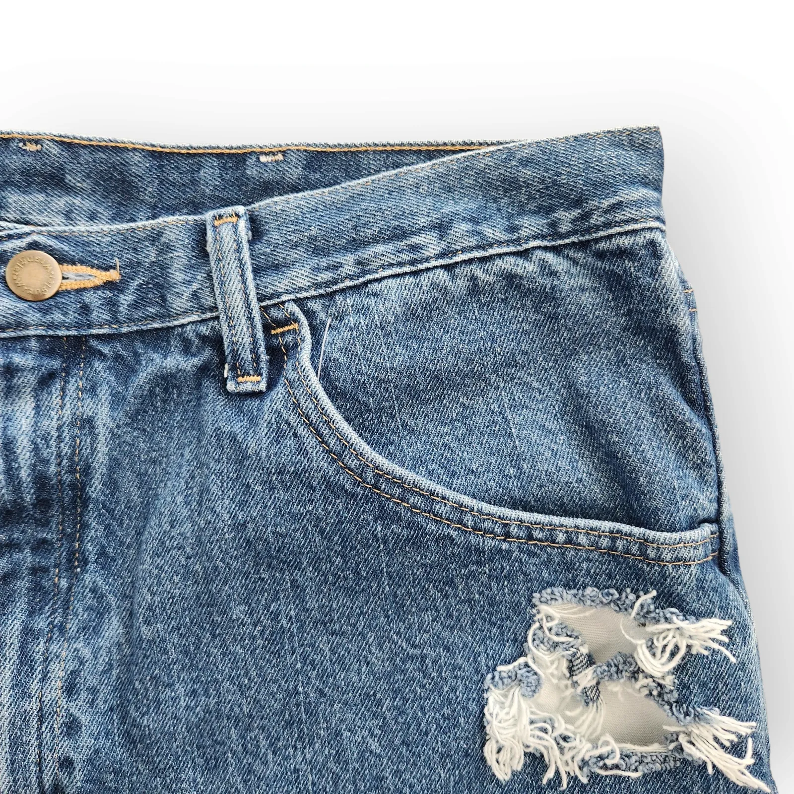 Wrangler Relaxed Fit High Waisted Distressed Denim Jean Shorts Ripped 32–33 - Image 11