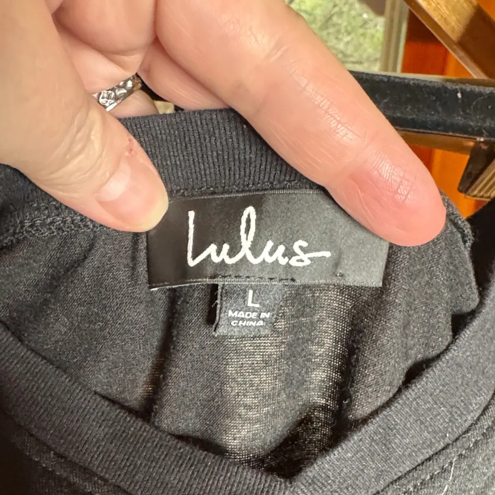 Lulu's Classic Black Drape Boatneck V Neck Blouse Size Large - Image 3