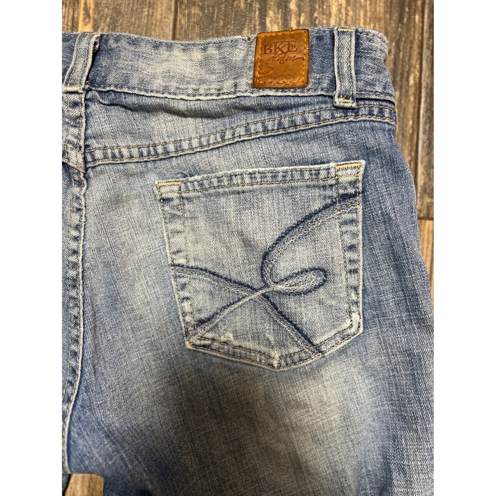 BKE Buckle Shorts Size 30 Medium Wash Distressed Denim Bermuda Activewear Sports - Image 5