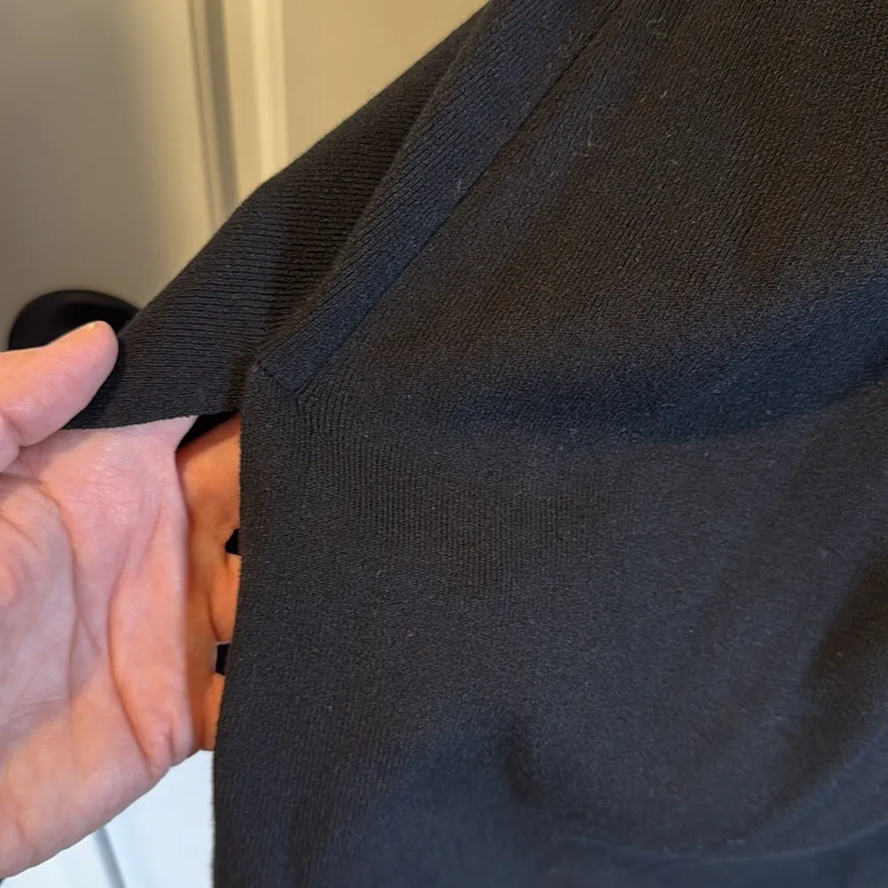 MM Lafleur The Linette Black Knit V-Neck Flaw No Belt Basic Size large - Image 4