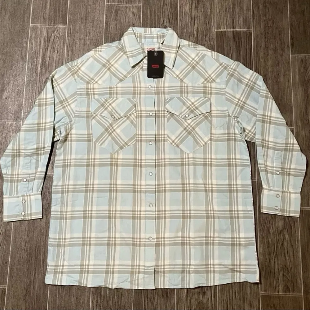 Levi’s Oversized Plaid Shirt 🤍💚 Sz L – Cozy & Casual! NWT - Image 3