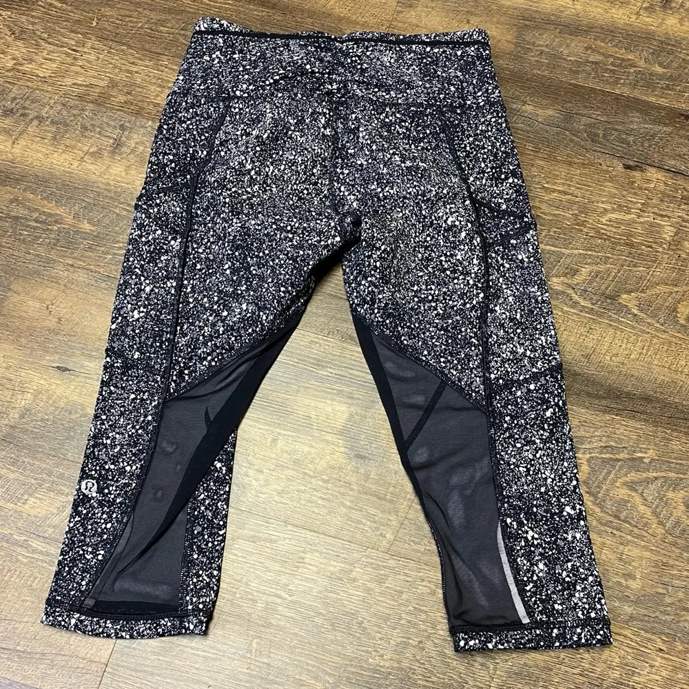 Lululemon Outrun 17" Crop Legging Splatter White Black Womens 6 Mesh Side Pocket - Image 7