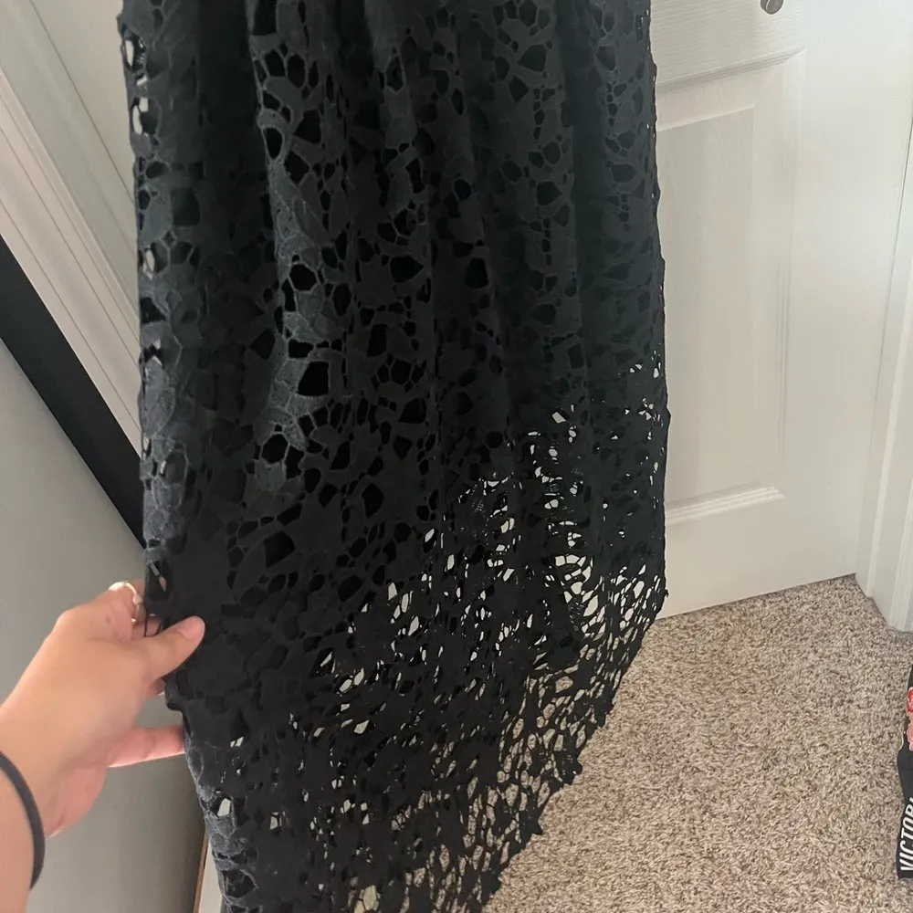 ASTR the Label Black Lace Midi Dress - Image 3