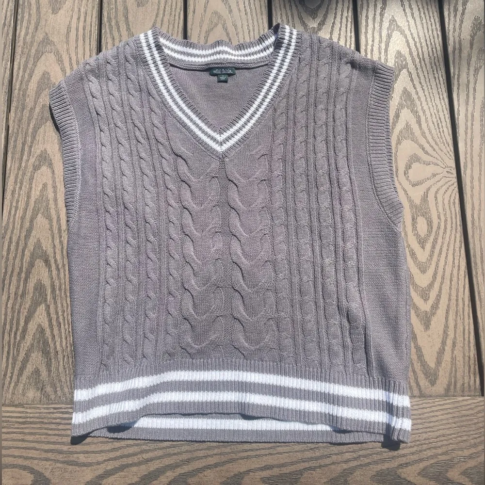 Wild Fable Small Women’s Oversized Grey Sweater Vest - Image 2