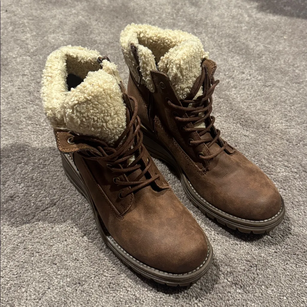 Fergie Genesis Sherpa Cuffed Boots SIZE 9.5 Brown - Image 2