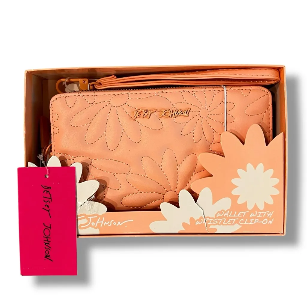 New! Betsy Johnson Wallet Wristlet Z/A Quilted Pink Floral Boxed NWT - Image 2