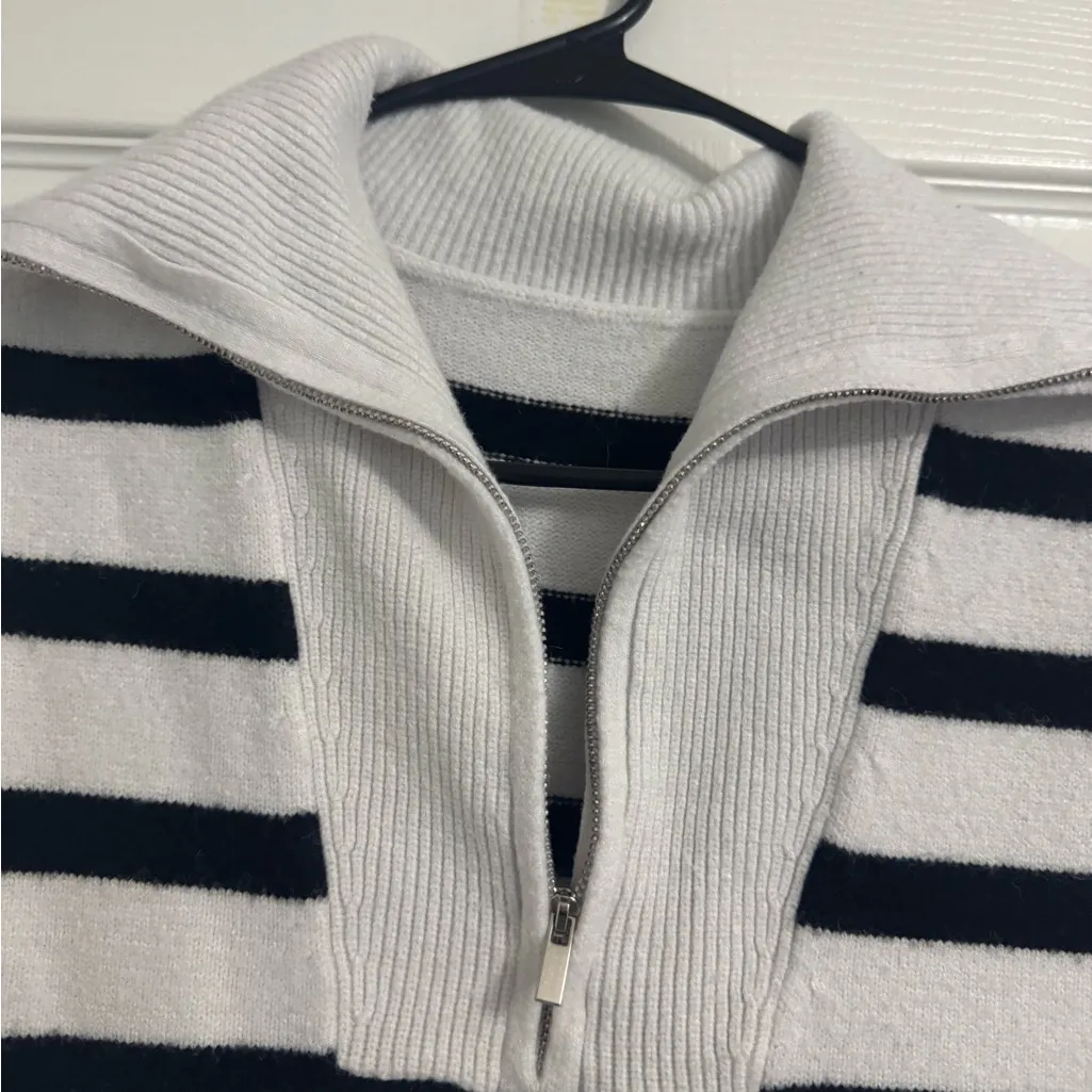 White and Navy Striped Sleeveless Sweater Size M - Image 3