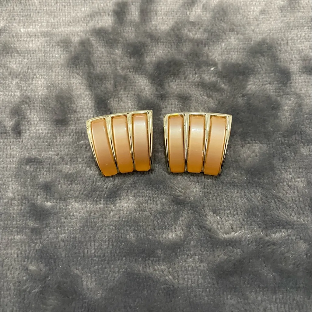 Vintage 70’s Cadillac Pink and Silver Tone Clip - Image 7