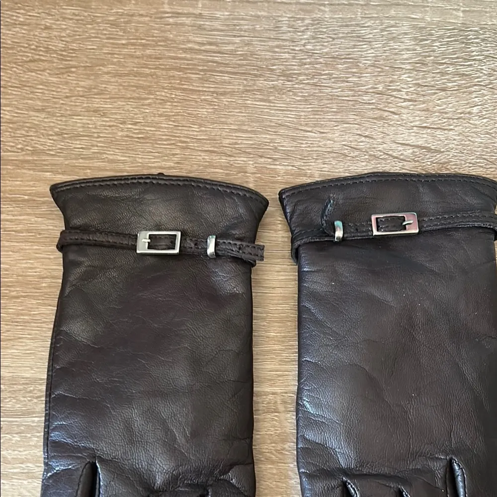 Brown Leather Gloves with Adjustable Wrist Straps - Image 3