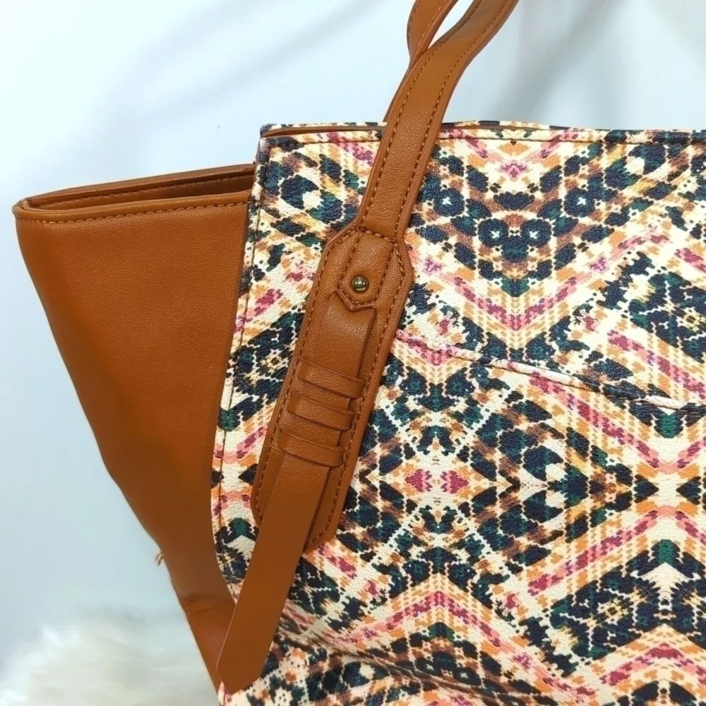 Danielle Nicole‎ Bohemian Shoulder Tote - Image 2