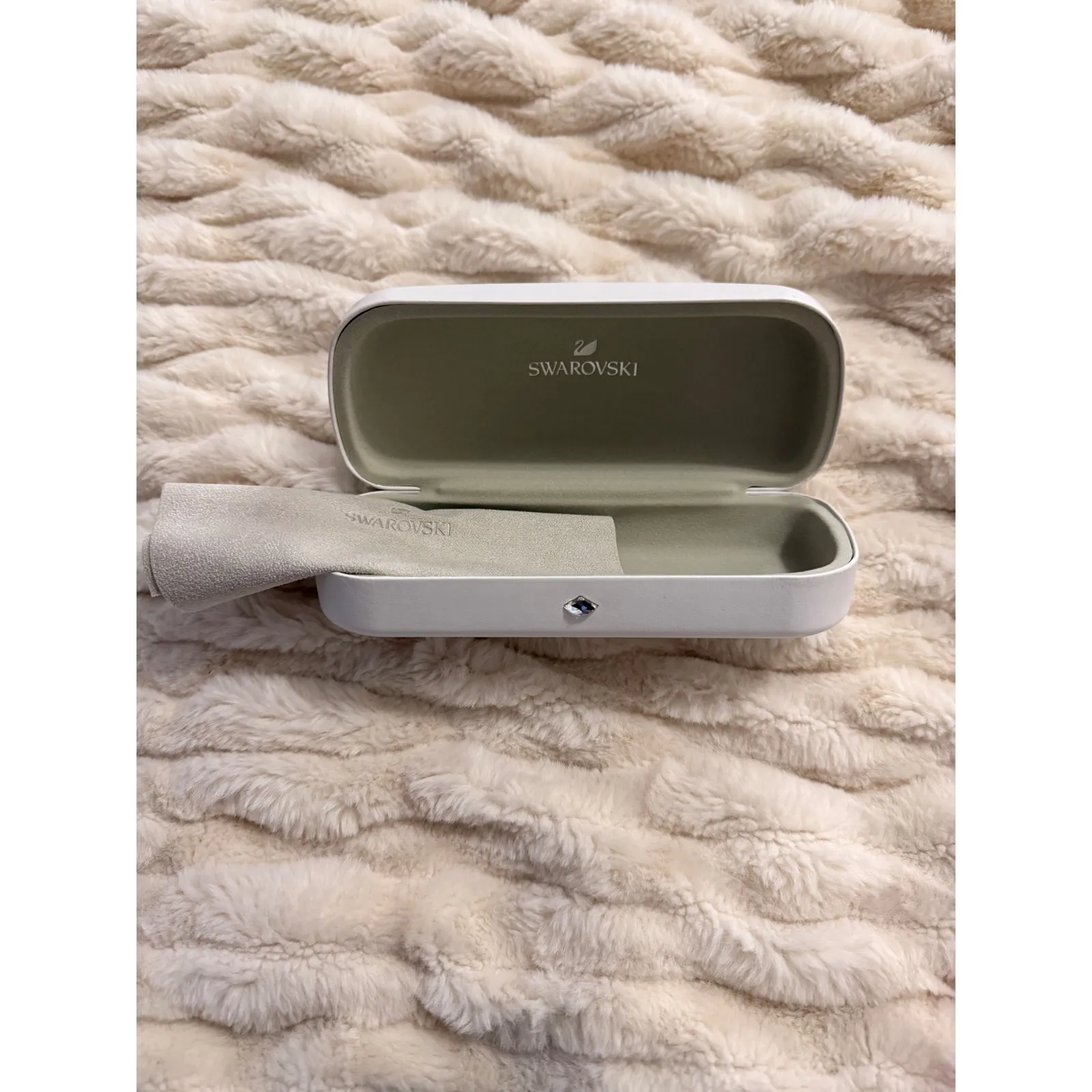 Swarovski White Hard Shell Eyeglass Case Rhinestone and Cleaning Cloth - Image 7