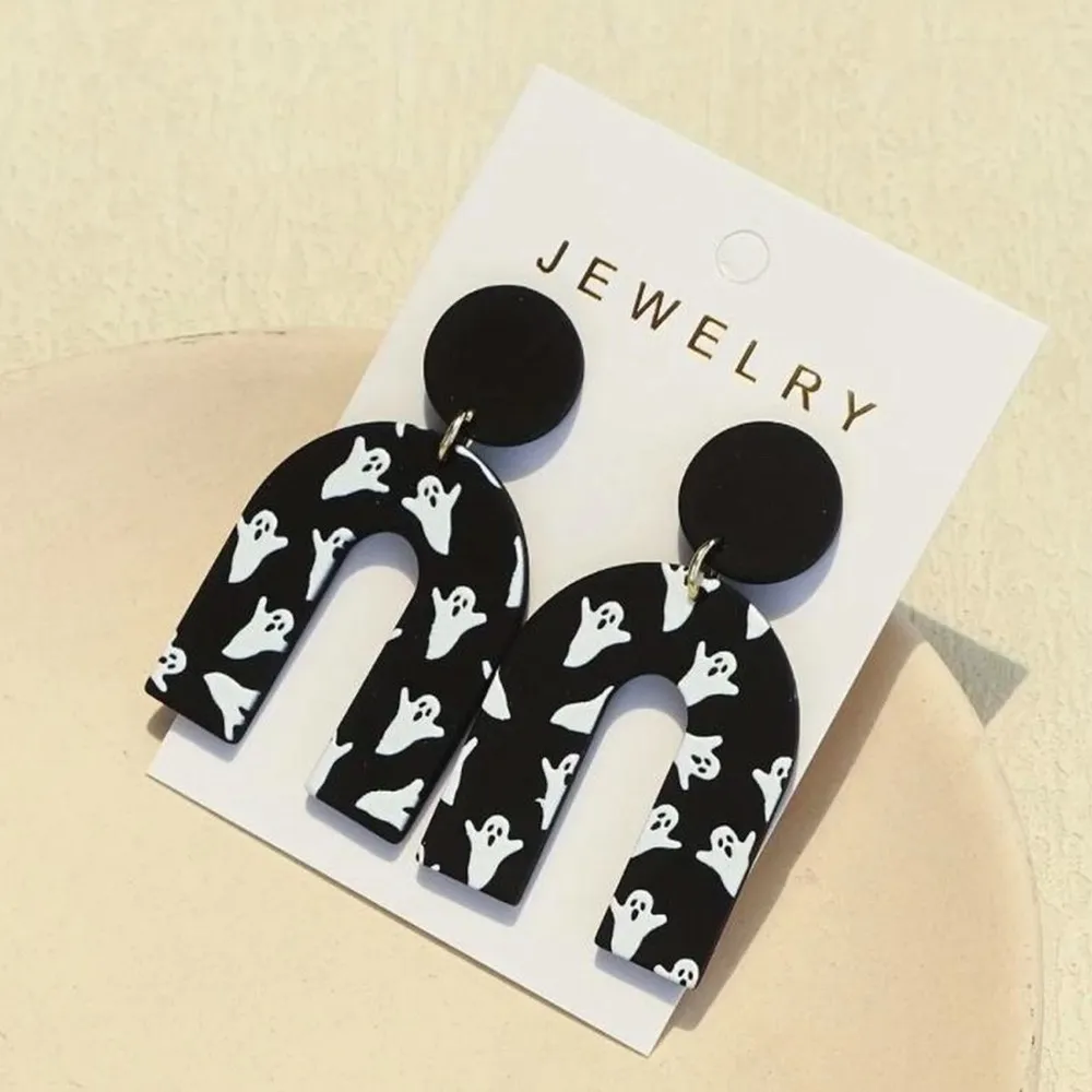 Black and white ghost earrings with a spooky vibe #halloween #spooky - Image 2