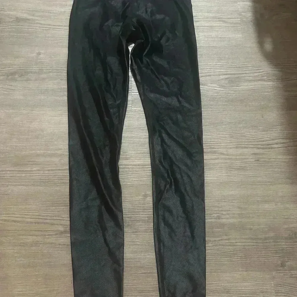 Carbon 38 black shimmer‎ 7/8 legging size extra small EUC - Image 2