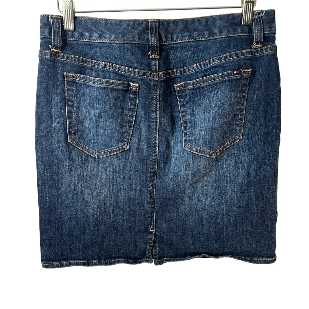 Tommy Hilfiger dark wash mini denim in size 6. EUC - Image 2