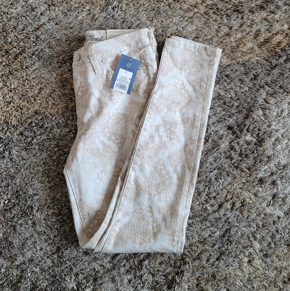 🔥SALE🔥NWT! Universal Threads White Brown High Rise Snake Print Skinny Jeans 0 - Image 10