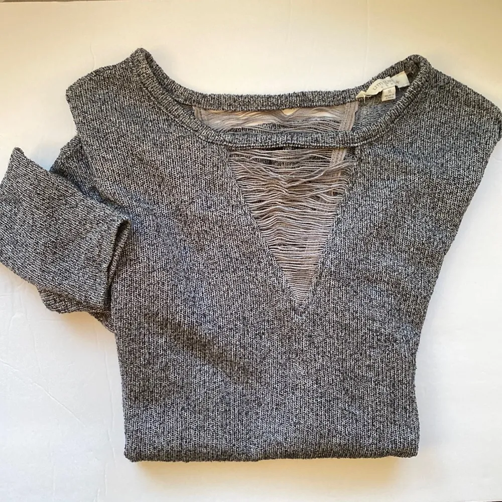 Umgee long sleeve cut out v-neck gray black knit tunic top, size XL - Image 2